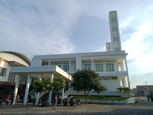 Masjid Baitul Manshurin: Tempat Ibadah yang Menyatu dengan Kehidupan Warga Cilacap